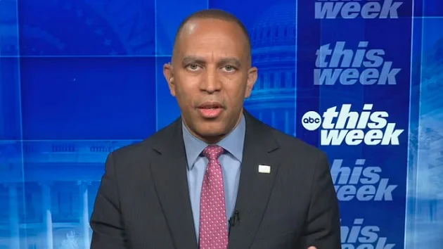 Jeffries holds back on endorsing Democratic NYC mayoral candidate Mamdani