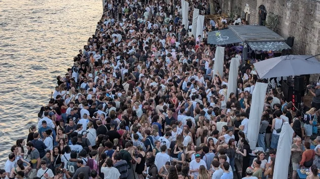 145 people reportedly pricked in syringe attack at music festival in France