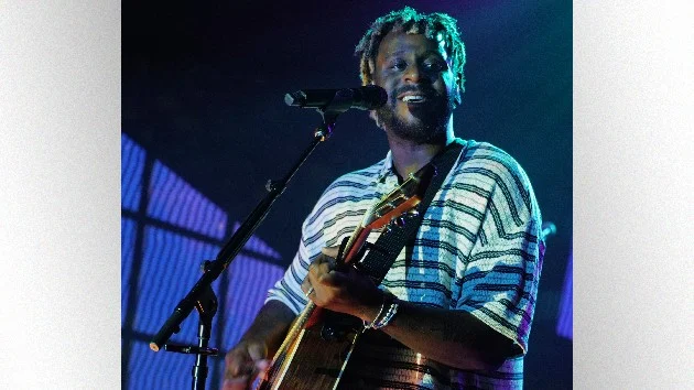 Myles Smith nearly fainted coming offstage, but hes okay now