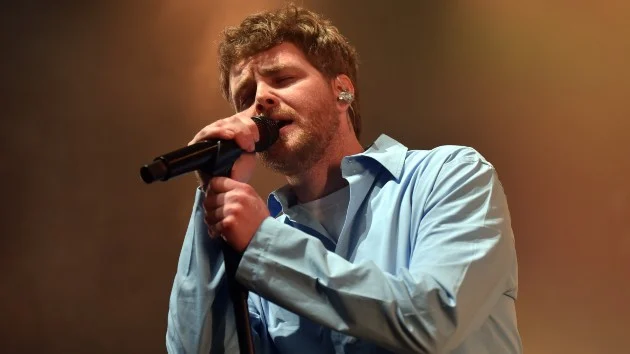 Alex Warren wants his festival shows to help guys get in touch with their emotions