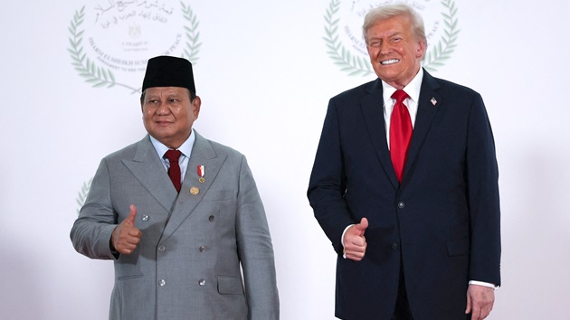 Trump overheard on ‘hot mic’ apparently talking business with Indonesian leader