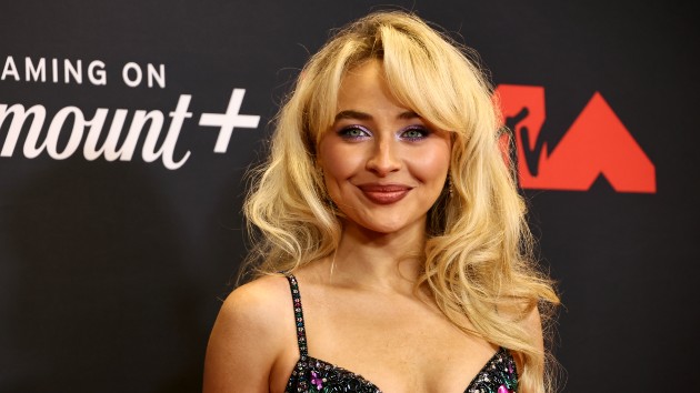 Sabrina Carpenter keeps it clean during Grand Ole Opry debut